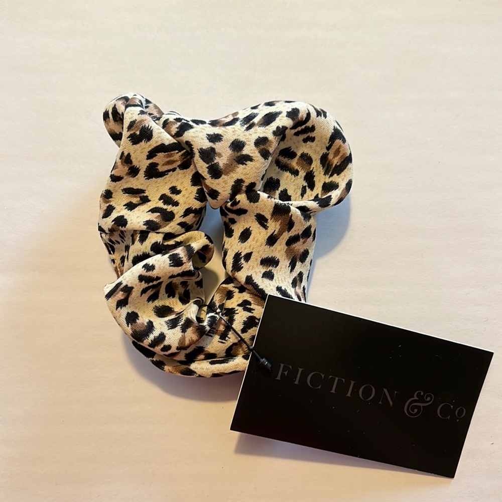 Hair scrunchies. NWT. Leopard.
